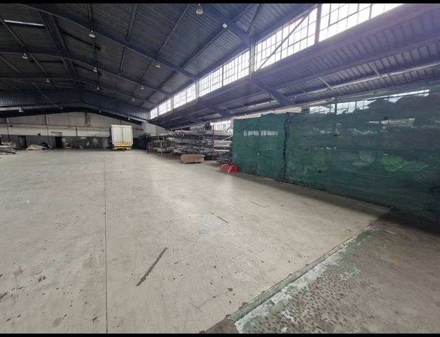 3,029M² WAREHOUSE TO LET IN CITY & SUBURBAN